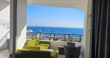 Sea view , city center , beach access ,3-bedroom apartment