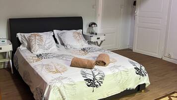 3 habitaciones, tabla de planchar con plancha, cuna de viaje y wifi