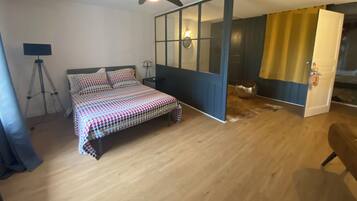 3 slaapkamers, een strijkplank/strijkijzer, reisbedje, wifi