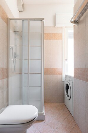 Kondominium | Kamar mandi