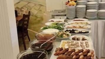 Café da manhã com buffet todos os dias mediante uma taxa