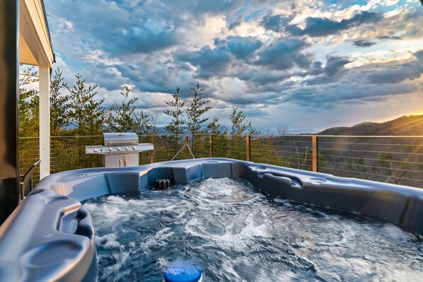 Outdoor spa tub