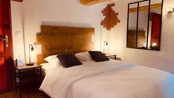 Fer et planche à repasser, Wi-Fi gratuit, draps fournis