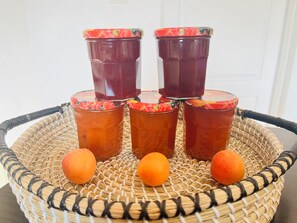 Free daily local cuisine breakfast - La Marelle (Corberon)