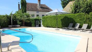 Piscine extérieure (ouverte en saison)