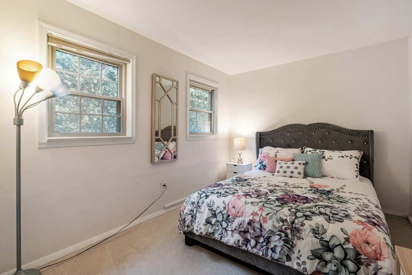 4 bedrooms, desk, iron/ironing board, travel crib