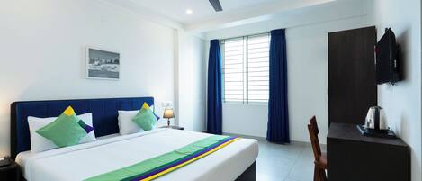 Rom – standard | Safe på rommet og skrivebord