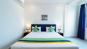 Standard Room | In-room safe, desk