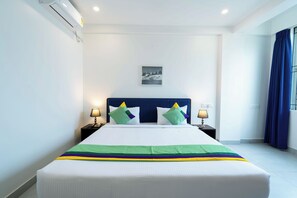 Standard Room | In-room safe, desk - Treebo The Grand Skyla, Malleshwaram (Bengaluru)