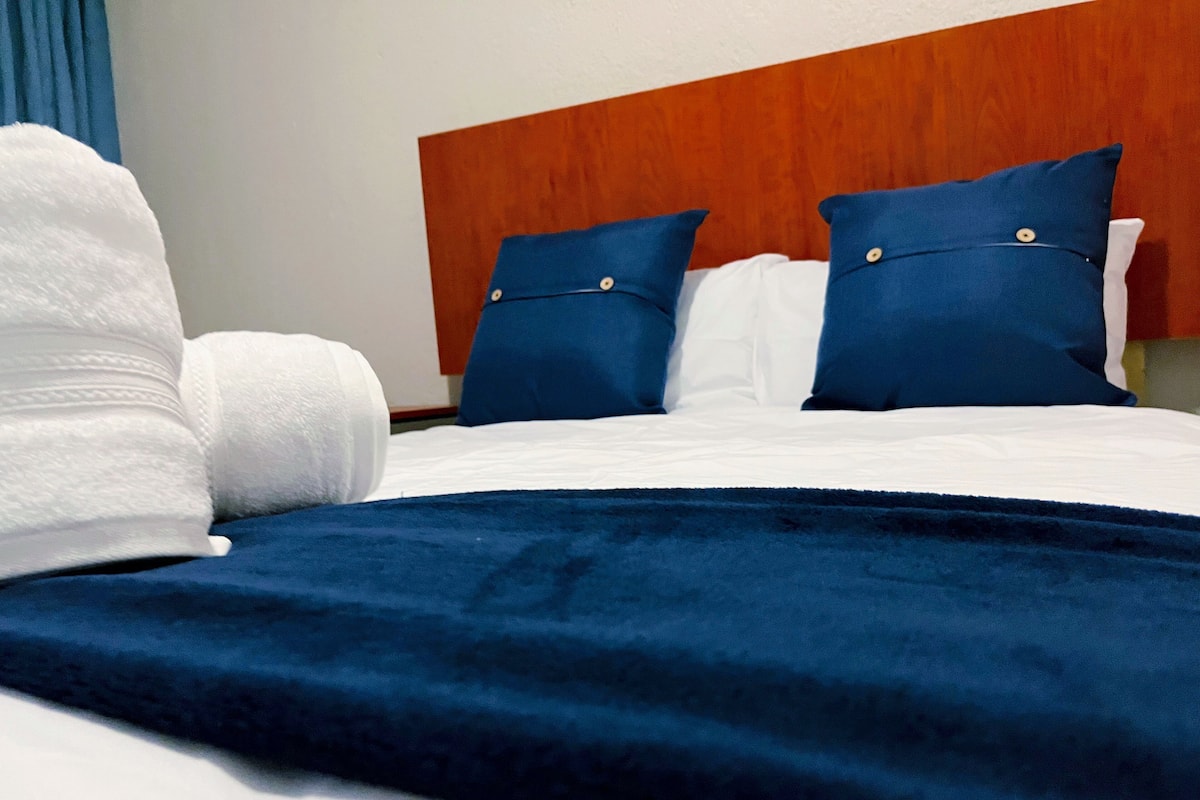 Quarto casal luxo | Escrivaninha, Wi-Fi de cortesia