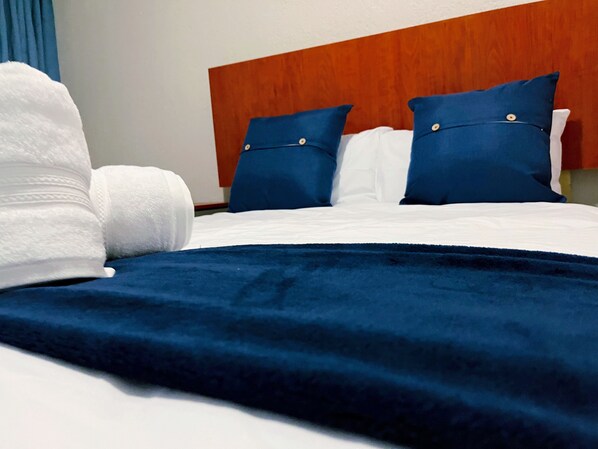 Deluxe Double Room | Desk, free WiFi - Molma Lodge (Greater Tubatse)