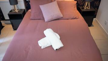 1 slaapkamer, een strijkplank/strijkijzer, wifi, beddengoed