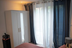 1 bedroom, iron/ironing board, WiFi, bed sheets - Le Balthazar Appartement T2 Avec Jardin à 5 Minutes du Stade Pierre Mauroy (Villeneuve-d'Ascq)