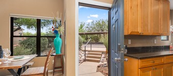 Ventana Canyon 2 bd, 2 ba casita sleeps six. Catalina Mountain view from patio. 