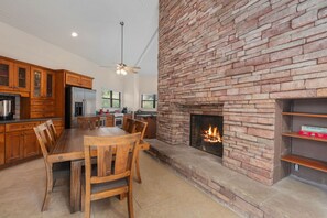 Dining - Ventana Canyon 2 bd, 2 ba casita sleeps six. Catalina Mountain view from patio.  (Tucson)