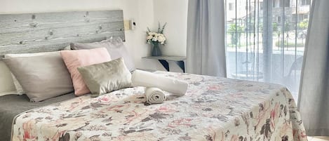 Grand Villa | 3 bedrooms, laptop workspace, soundproofing, iron/ironing board