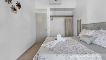3 bedrooms, laptop workspace, soundproofing, iron/ironing board