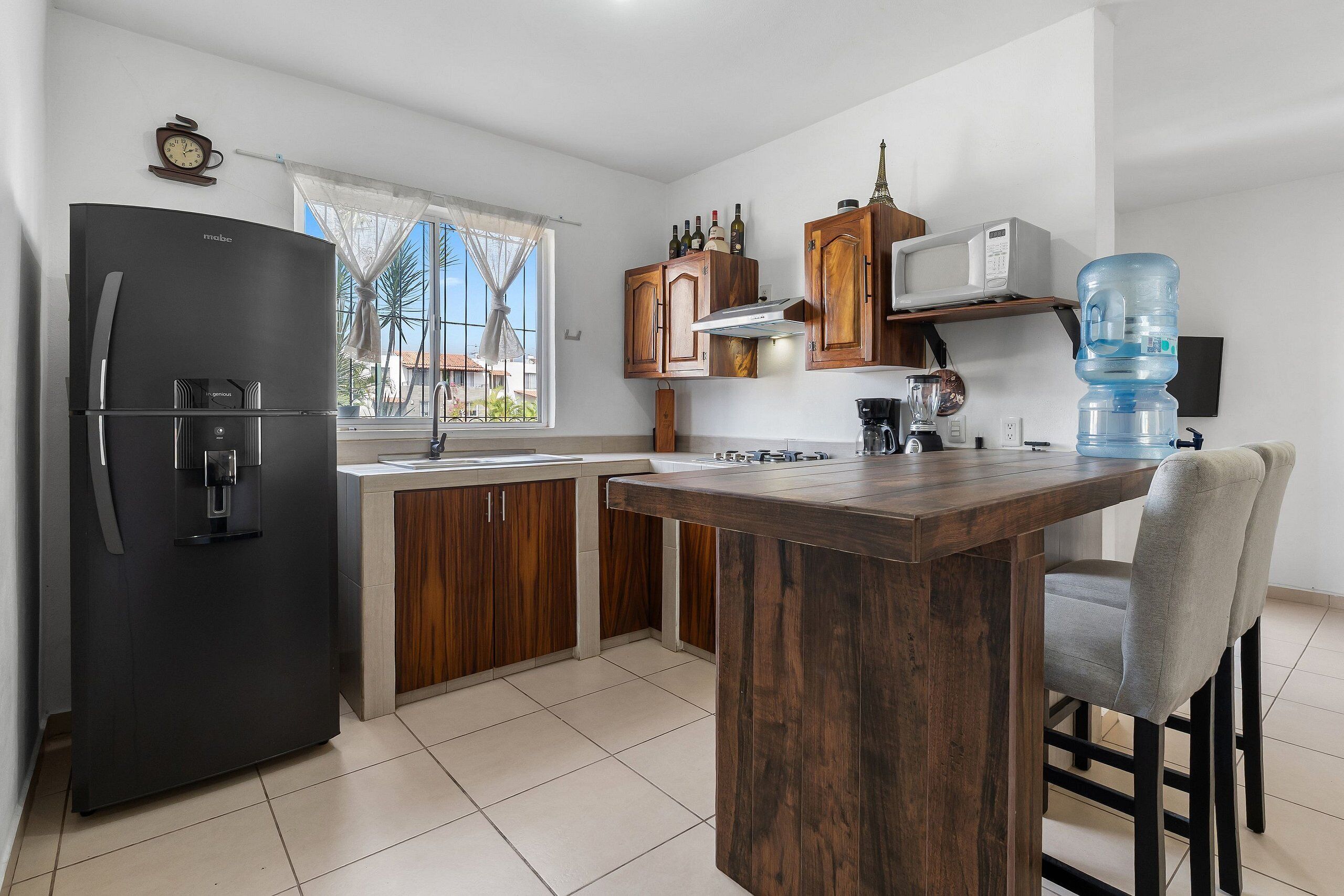 Grand-Villa | Eigene Küche | Kühlschrank, Mikrowelle, Herdplatte, Wasserkocher mit Kaffee-/Teezubehör