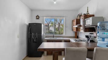 Vila Grand | Dapur pribadi | Lemari es, microwave, kompor, dan mesin pembuat kopi/teh