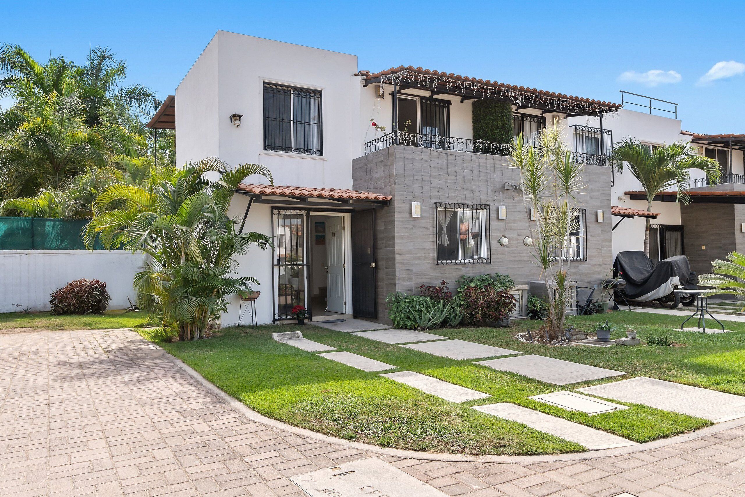 Grand Villa | Exterior