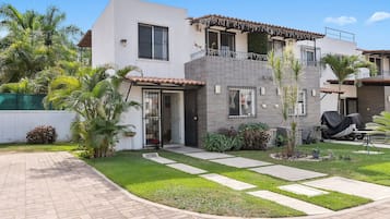 Grand Villa | Exterior