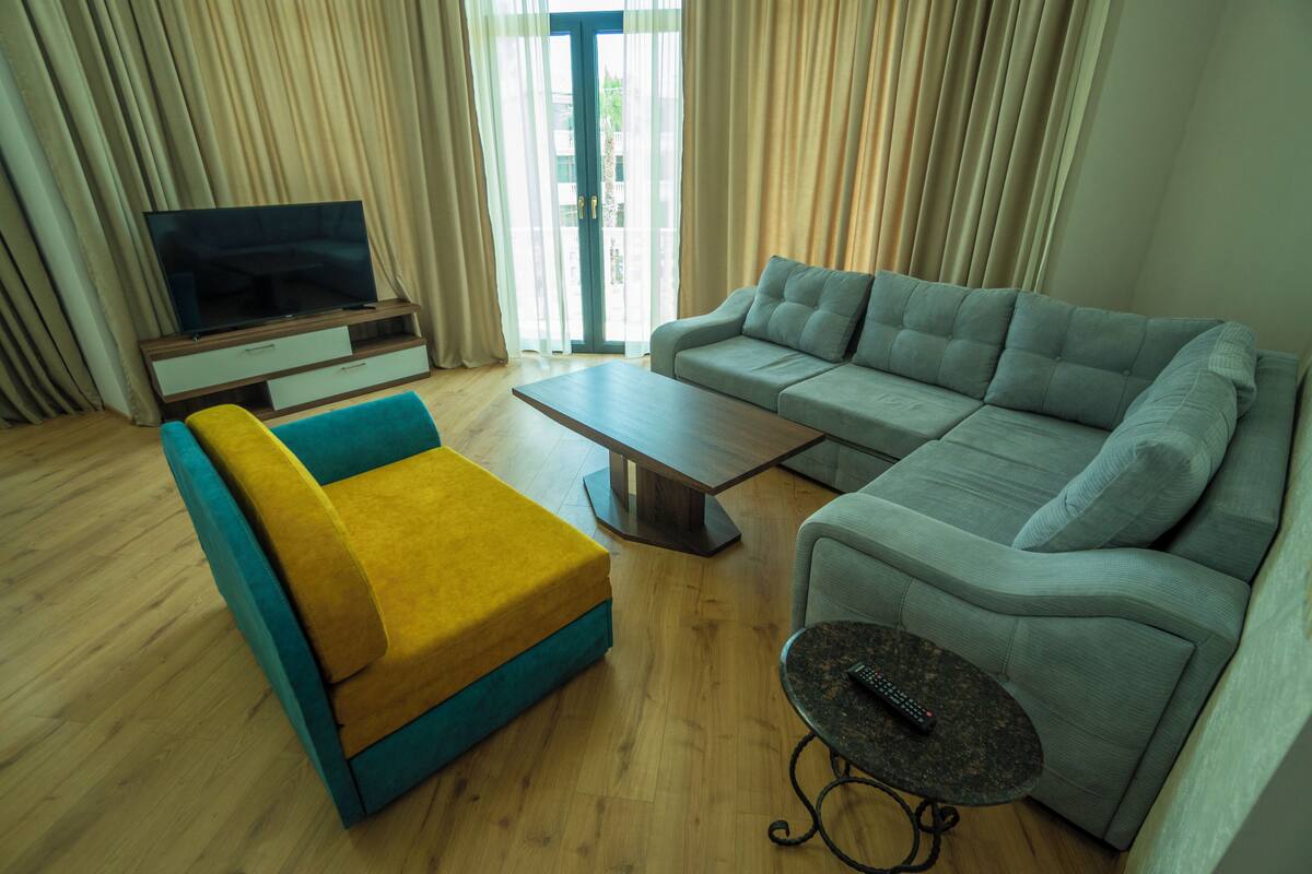 Familien-Dreibettzimmer, Balkon | Laptopgeeigneter Arbeitsplatz, kostenloses WLAN