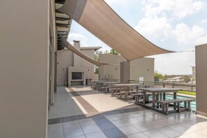 Outdoor dining - Tripleg Apartments 1 (Sandton)