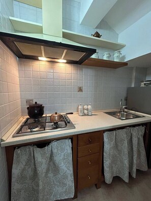 Ofen, Herdplatte, Geschirrspüler, Kochgeschirr/Geschirr/Besteck