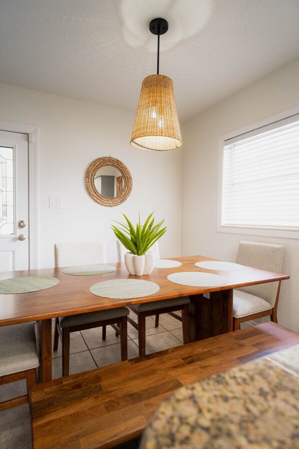 Dining - combined houses walk to stadium (Tampa)