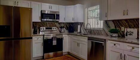 雪櫃、微波爐、焗爐、爐具