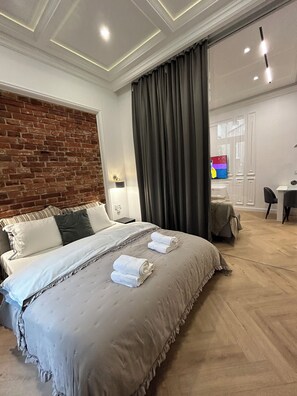 2 bedrooms, iron/ironing board, free WiFi, bed sheets