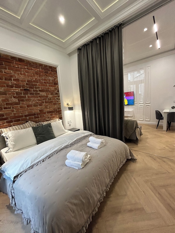 2 bedrooms, iron/ironing board, free WiFi, bed sheets
