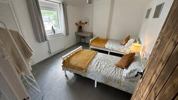 Apartment | 2 bedrooms, iron/ironing board, free WiFi, bed sheets