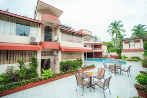 Indoor pool - Treebo Sunshine Beach Resort with Swimming Pool  (Baga)