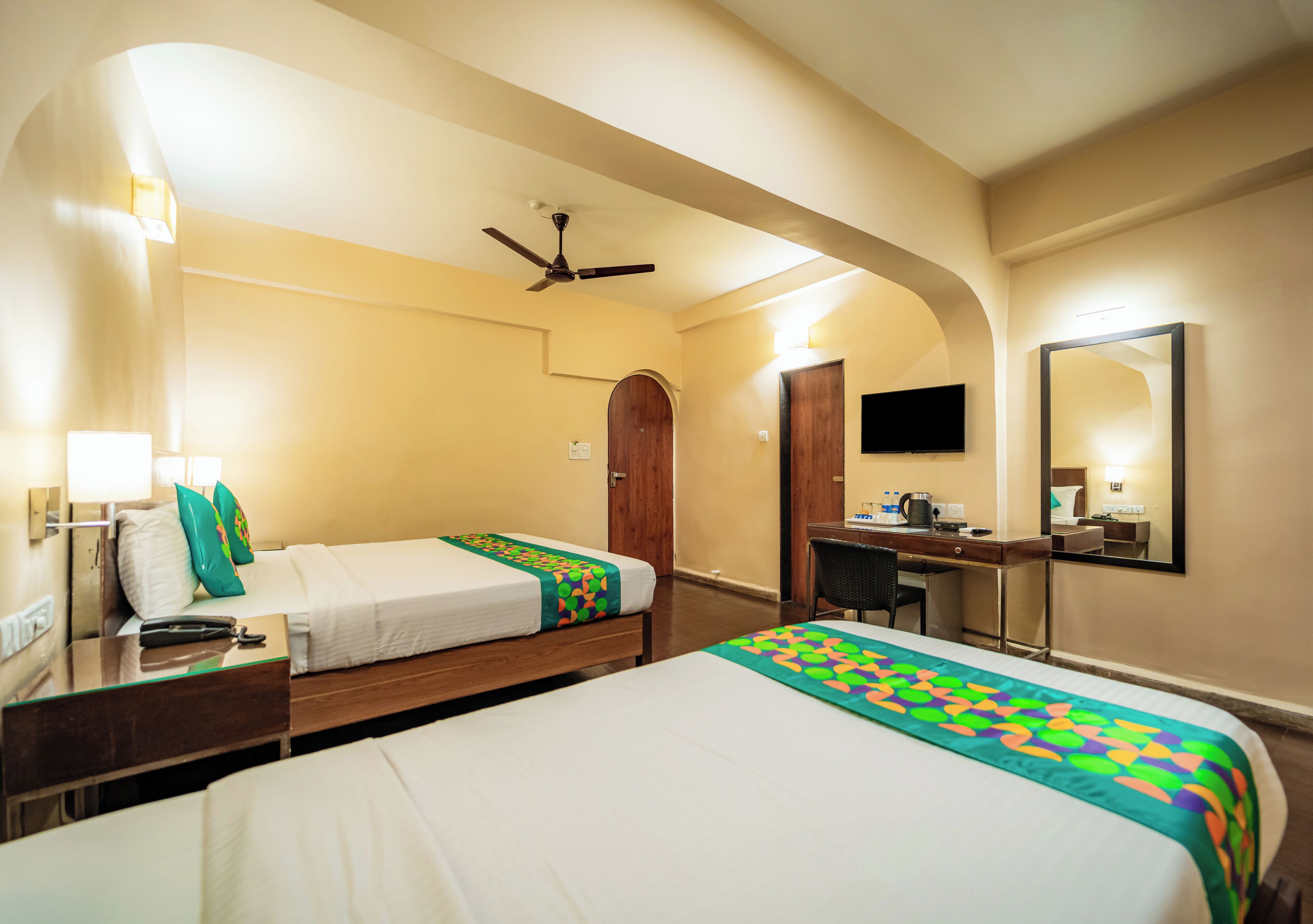 Deluxe Room | In-room safe, desk, blackout curtains, iron/ironing board