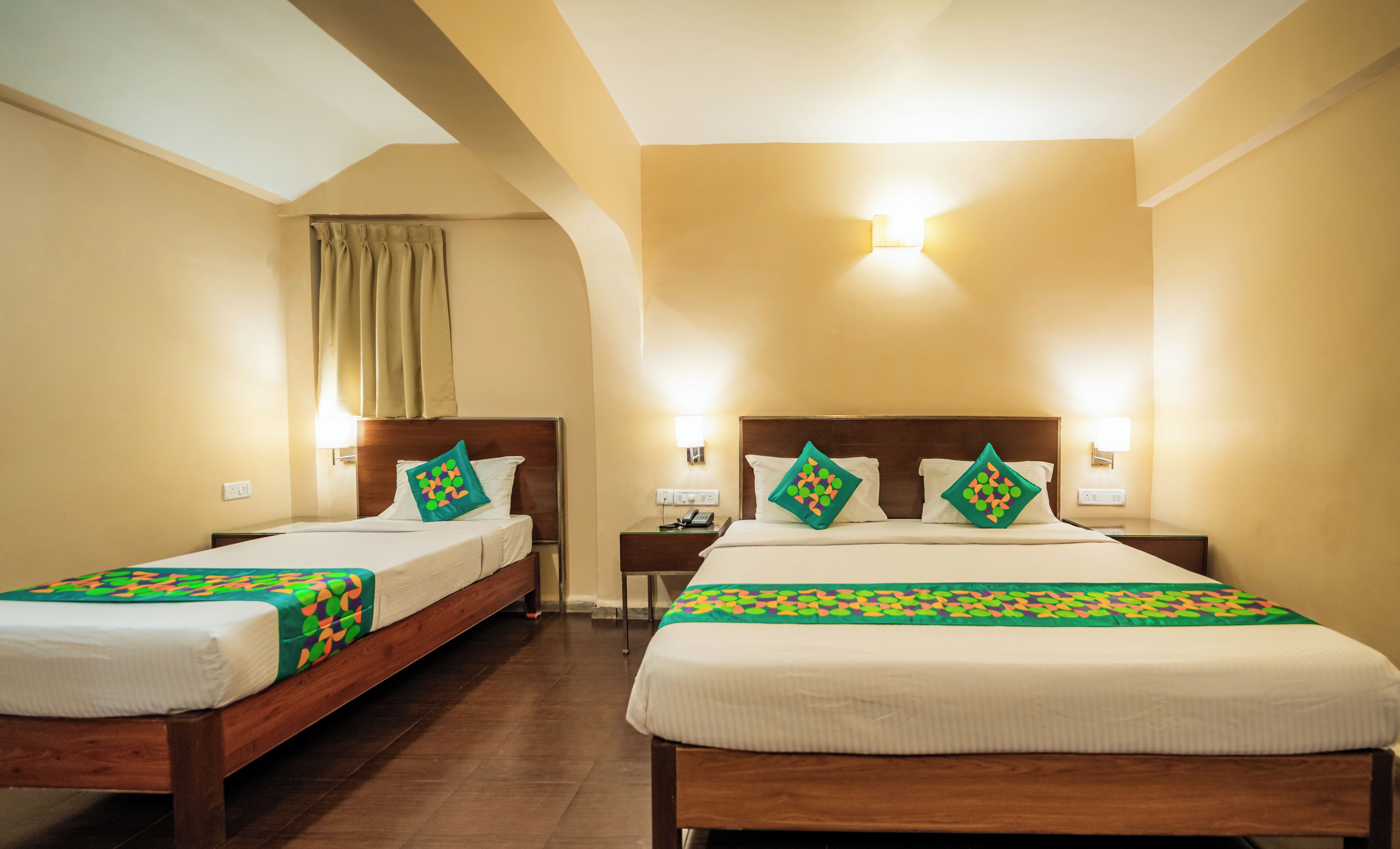 Deluxe Room | In-room safe, desk, blackout curtains, iron/ironing board