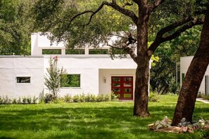 Exterior - Lake Austin Modern Luxury 200 Feet of Private Lakefront with 2 Docks  (Austin)