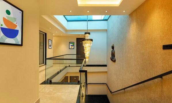 Lobby - Treebo Bombay Palace (Chandigarh)