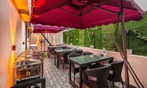 Rooftop terrace - Treebo Bombay Palace (Chandigarh)