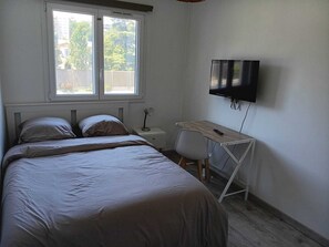 3 chambres, fer et planche à repasser, Wi-Fi, draps fournis