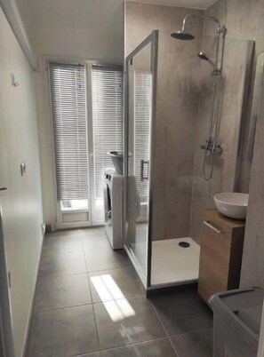 Dusche, Toilettenpapier