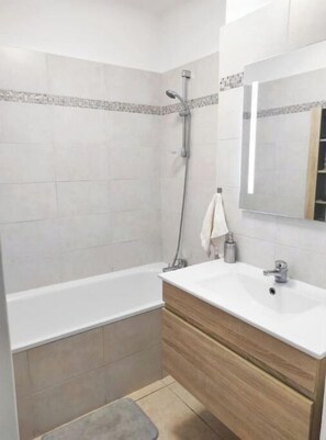 Douche, papier toilette