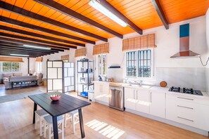 Fridge, microwave, oven, dishwasher - Cubo's Villa Di Hermosa View / private pool / high privacy / free wifi (Cártama)