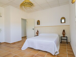 5 habitaciones, tabla de planchar con plancha y wifi gratis 