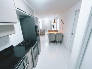 公寓 | 私人廚房 | 大型雪櫃/冰箱、微波爐、焗爐、爐具