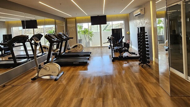 A gym with treadmills, elliptical machines, and weight machines. - Aquarius Residence (Fortaleza)