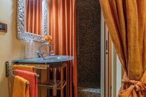 Apartment, Balcony | Bathroom