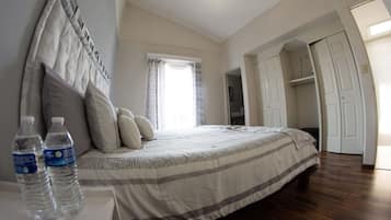 3 bedrooms, desk, iron/ironing board, WiFi