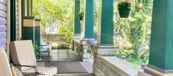 Topaz Room at The Amethyst Inn B&B with jacuzzi tub and gourmet breakfast