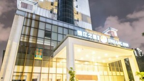 A modern building with a glass facade and signage indicating it is the "HINJANG IMMO" complex. - Jinjiang Inn Select (Foshan Guicheng Metro Station) (Foshan)